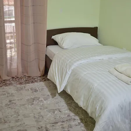 דירה Rose's House טריקלה